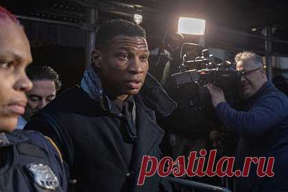 Marvel уволила звезду сериала «Локи». Студия Marvel уволила американского актера Джонатана Мэйджорса после того, как суд признал его виновным в нападении на бывшую девушку. Он должен был исполнить главную роль в предстоящей картине «Мстители: Династия Канга», выход которой запланирован на 2 мая 2025 года.
