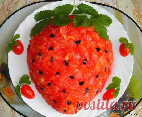 Салат с помидорами Клубничка