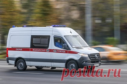 Появились подробности о массовом отравлении детей в училище под Москвой. В подмосковных Луховицах 20 детей из кадетского училища-интерната «Орел» доставили в больницу с подозрением на ротавирус. Такие подробности о массовом отравлении появились у Telegram-канала Shot. По его сведениям, накануне вечером воспитанники одновременно пожаловались на недомогание.