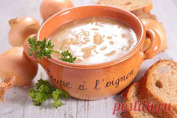 Луковый суп по‑испански Ингредиенты:лук репчатый - 5 шт. мясной бульон - 1 лмасло сливочное - 50 гмука пшеничная - 2 ст. л.сливки - 1 стакансоль - по вкусу яйца куриные - 2 шт. перец черный молотый - по вкусу сахар - 1 ст. л.Приготовление:1. Лук отварите в части бульона и измельчите в блендере. Соедините с...