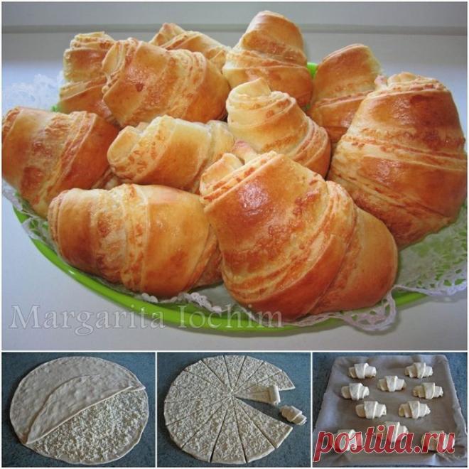 Круассаны с сыром из дрожжевого теста.