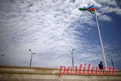 Азербайджан объяснил отказ от участия во встрече в Гранаде. Помощник президента Азербайджана Хикмет Гаджиев объяснил отказ Баку от участия в планируемой ранее встрече в испанской Гранаде. По его словам, отказ руководства республики от встречи связан с предвзятой политикой Франции и отсутствием согласия по вопросу участия в мероприятии Турции.