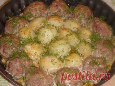 Тефтели с картошкой в духовке