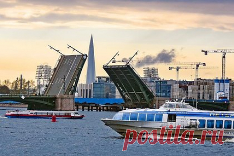 Назван срок завершения строительства моста через Неву за 50 миллиардов рублей. Большой Смоленский мост построят в Санкт-Петербурге к 2032 году. К сегодняшнему дню утверждены проекты его планировки и межевания территории. Объект создаст новый транспортный обход исторического центра. Строительство стало возможным благодаря инвестиционному сотрудничеству и начнется в ближайшие месяцы.