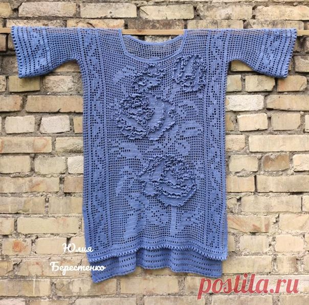 Наконец-то презентую свою роскошную Тунику/платье с розами 
Когда начинала её вязать, не представляла, что выйдет в итоге, но по ходу вязания всё сложилось 
Туника связана крючком 2,0 Clover из любимой Пехорки Конопляной, невероятно приятная к телу, идеальна для лета  Пряжа в наличии на нашем сайте Вязалкин Дом 
Оверсайз, подойдёт на размеры 48-54 Особенно классно смотрится на купальник и с джинсами  На фигуре идеально  Ширина туники 63 см, длина примерно 95 см, вес 475 гр...