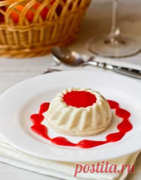 ВАНИЛЬНОЕ БЛАНМАНЖЕ С КЛУБНИЧНЫМ ПЮРЕ |