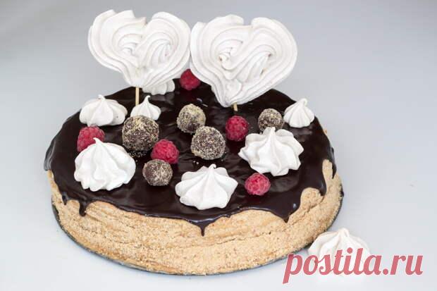 Торт «Клеопатра» — король среди медовиков. Пеку его ещё с советских времен и ни разу он меня не подводил - Ваши любимые рецепты
                                             - 23 февраля
                                             - 43113393979 - Медиаплатформа МирТесен В гости с пустыми руками не ходят. Живу с этим правилом уже полвека и, наверное, поэтому меня всегда где-то ждут. На днях готовила для семьи медовый торт «Клеопатра». Рецепт сохранился у меня еще с советски...