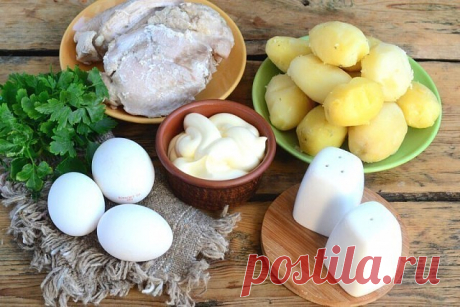 Быстрая запека 


Количество порций: 3–4 шт.

Ингредиенты:

Картофель — 400 г
Грудка индейки — 300 г
Яйца — 3 шт.
Майонез — 2 ст. л.
Соль — по вкусу
Перец — по вкусу

Приготовление:

1. Подготовьте все необходимые ингредиенты. Картофель отварите в кожуре до готовности (около 25 минут). Грудки индейки отварите в подсоленной воде 20–25 минут.
2. Грудки нарежьте мелким кубиком.
3. Кубиком такого же размера нарежьте очищенный картофель.
4. Обжарьте картофель вместе с грудкой н...