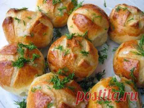 КАК сделать вкусные помпушки к борщу...
Нежнейшие пампушки к борщу всего за 20 минут! Теперь не представляю свой обед без них.
Что может быть прекраснее вкусного борща на обед? Только его сочетание с нежнейшими чесночными пампушками. Это отличная замена хлебу, да и готовятся они очень просто.
Наша редакция подготовила рецепт приготовления пампушек, на создание которых ты потратишь всего 20 минут. Мы используем дрожжевое тесто без яиц. С ним очень легко работать, а результат всегда радует.
Пампуш