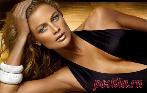 Ты очень красивая...знаешь?...
Тебя сотворил славный Бог...
А он, как сама понимаешь...
Слепить лишь прекрасное мог...
Он Женщину сделал...такую!!!...
И кто-то сказал, из ребра...
Придумал же мысль он шальную...
Глупец, ведь не знал он тогда,
Что ты...всех прекрасней на свете...
Ты Ангел земной...во плотИ...
Что могут глаза твои...эти...
С ума, днём и ночью, свести...
Ты очень красивая...людям
Ты нежность и счастье дари...
А мы, все завидовать будем...
От чистой и светлой Души