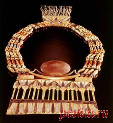 Necklace with Lunar Pectoral This jewel was discovered in a...