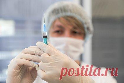 США решили отменить обязательную вакцинацию от ковида для иностранцев. Власти США объявили, что отменяют требования об обязательной вакцинации от COVID-19 для федеральных служащих, федеральных подрядчиков и международных авиапассажиров в конце дня 11 мая. Соответствующее заявление размещено на сайте Белого дома 1 мая. В этот же день завершится чрезвычайная ситуация в связи с COVID-19.