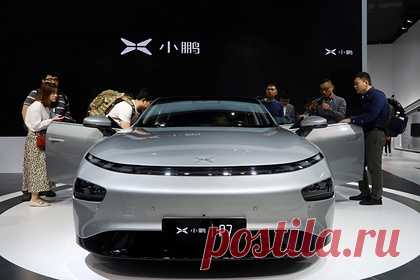 Китайский конкурент Tesla создаст летающие автомобили. Китайский производитель электромобилей XPeng создает специальную группу для исследований и разработки летающих автомобилей и роботов. Основатель компании Хэ Сяопэн сообщил, что над проектом будет работать несколько сотен человек, пишет CNBC. В июле XPeng представила второй прототип летающего легкового автомобиля X2.