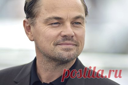 Леонардо Ди Каприо познакомил мать с 25-летней возлюбленной. Американский актер Леонардо Ди Каприо познакомил мать Ирмелин Инденбиркен со своей возлюбленной, манекенщицей Витторией Черетти. Как сообщают журналисты издания, артист с родительницей и 25-летней моделью посетили музей Пинакотека Амброзиана в Милане. Папарацци сняли звезд, выходящих из упомянутого здания.