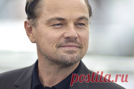 Леонардо Ди Каприо познакомил мать с 25-летней возлюбленной. Американский актер Леонардо Ди Каприо познакомил мать Ирмелин Инденбиркен со своей возлюбленной, манекенщицей Витторией Черетти. Как сообщают журналисты издания, артист с родительницей и 25-летней моделью посетили музей Пинакотека Амброзиана в Милане. Папарацци сняли звезд, выходящих из упомянутого здания.