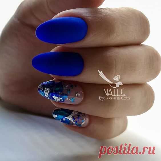 Элегантный синий маникюр