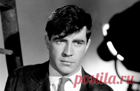 Алан Бейтс, 17 февраля, 1934
 • 27 декабря 2003