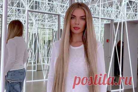 Седокова сменила имидж и вызвала споры в сети. Бывшая солистка группы «ВИА Гра» Анна Седокова сменила имидж и вызвала споры в сети. Певица поделилась с фанатами видео, на котором продемонстрировала свое преображение. На размещенных кадрах видно, что знаменитость осветлила волосы и нарастила пряди. Однако некоторые поклонники не оценили новый образ артистки.