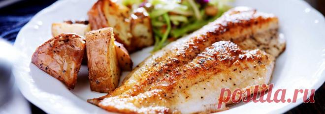 Ароматная жареная рыба • Рецепт Ароматная, очень вкусная, нежная и сочная жареная рыба, приготовленная на сковороде. Как приготовить жареную рыбу?
Рецепт очень простой, но результат просто потрясающий!
Ингредиенты: 1 кг филе рыбы; 2 ст. л. крахмала; 2 яйца; 30 мл молока; соль, перец по вкусу; растительное масло.
Приготовление: 1. Кусочки рыбного филе посолите и поперчите, обмакните в крахмал, разведенный в молоке, и оставьте на 5 минут.
2. В сковороде разогрейте растительное масло, выложите ры…