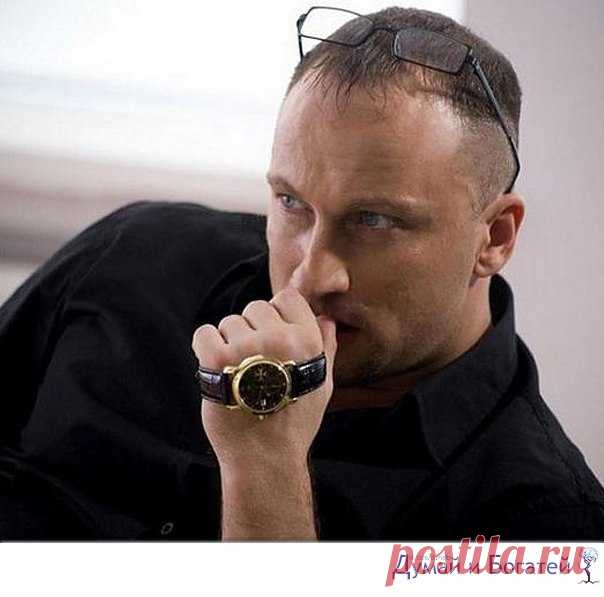 Я уважаю мужчин, которые умеют решать проблемы одним звонком… 
Главное, чтобы этот звонок не был звонком маме… 

© Дмитрий Нагиев