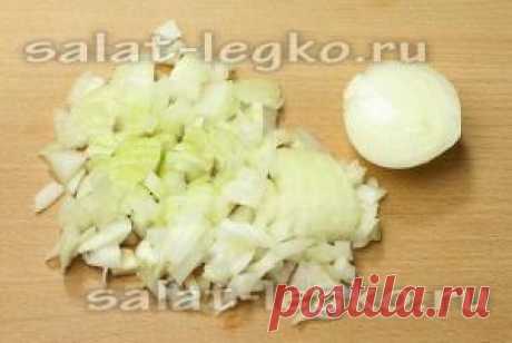 Луковый салат, рецепт с яблоком и яйцом