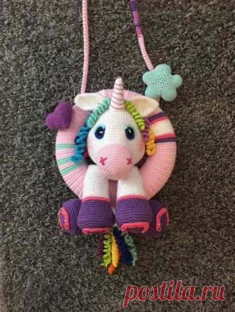 Türkranz mit Einhorn häkeln // Deko-DIY Jetzt einen Türkranz mit Einhorn häkeln. Super fürs Kinderzimmer und für alle, die Einhörner mögen. Probiers gleich aus mit der Anleitung. Leg los damit.