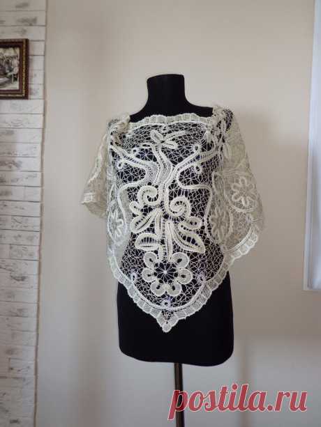 Шаль сплетена на коклюшках