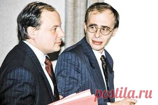 Больше не слух: в правительстве Гайдара работали масоны Правительство Гайдара злые языки называли не иначе как масонским, но нас убеждали, что масоны в России – это враки и выдумка.