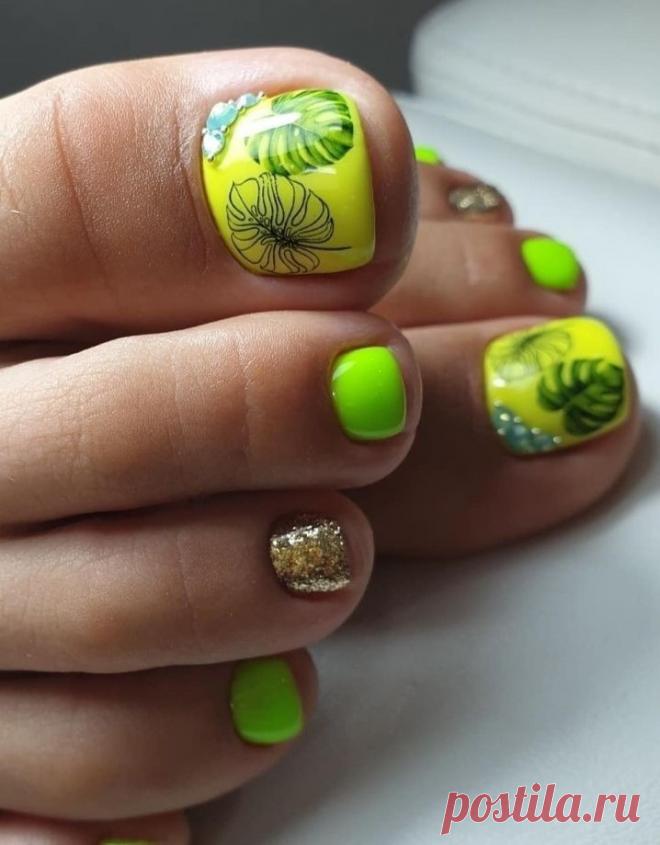 Модницы, которые любят зеленый цвет лака, предпочитают стабильность, постоянство, прогресс, они ревнивы, эгоистичны и обязательны.