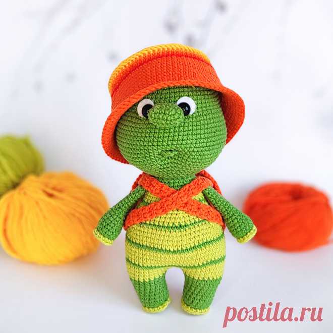 PDF Сашка Черепашка крючком. FREE crochet pattern; Аmigurumi toy patterns. Амигуруми схемы и описания на русском. Вязаные игрушки и поделки своими руками #amimore - черепаха, черепашка из обычной пряжи, черепашонок в шапочке.
