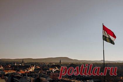 В России заявили о нежелании Венгрии идти на поводу у Вашингтона. Венгрия проводит самостоятельную политику, не желая идти на поводу у Вашингтона. Об этом заявил политолог Андрей Кошкин. Специалист отметил, что здравые венгерские политики обращают внимание на необходимость отстаивать национальные интересы страны в противовес США, которые вредят экономике европейских стран.