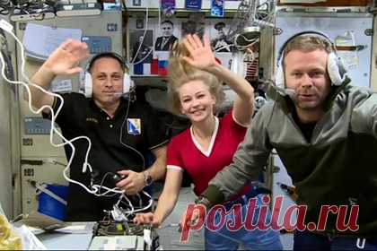 Космонавт рассказал о научном эксперименте во время полета Пересильд и Шипенко. Космонавт Олег Котов заявил, что во время полета актрисы Юлии Пересильд и режиссера Клима Шипенко в космос прошел научный эксперимент. По его словам, вместе с киноэкипажем на Землю вернулся «биоэкипаж» из мух-дрозофил. Котов отметил, что насекомые находились на орбите 12 суток.