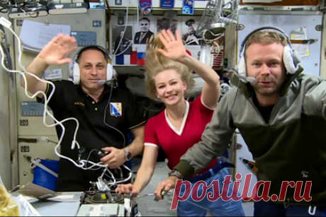 Космонавт рассказал о научном эксперименте во время полета Пересильд и Шипенко. Космонавт Олег Котов заявил, что во время полета актрисы Юлии Пересильд и режиссера Клима Шипенко в космос прошел научный эксперимент. По его словам, вместе с киноэкипажем на Землю вернулся «биоэкипаж» из мух-дрозофил. Котов отметил, что насекомые находились на орбите 12 суток.