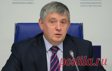 Ректор УрФУ: вуз объединил на своей площадке интересы студентов, науки и промышленности. Ректор крупнейшего на Урале вуза Виктор Кокшаров рассказал о новых приоритетных проектах уральских ученых, векторе на импортозамещающие технологии, как университет становится фабрикой технологий и почему вузы и ссузы не конкурируют за абитуриентов