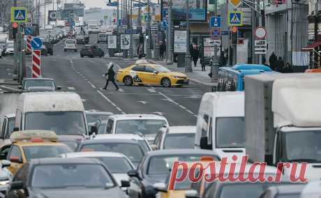Ликсутов подвел промежуточные итоги аттестации водителей такси в Москве. 5 тыс. водителей такси уже успешно прошли аттестацию на знание правил работы в этом виде городского транспорта, сообщил заммэра столицы по вопросам транспорта и промышленности Максим Ликсутов.