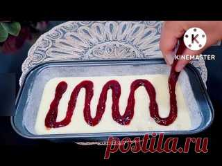 Пирог с секретом! Из продуктов, которые всегда есть дома! С ним справится любая хозяйка! Для приготовления необходимо взять:яйцо - 3 шт.сахар - 100 гр.соль щепоткараст. масло - 50 мл.мука - 200 гр.разрыхлитель - 1 ч.л.джем для начинкикокосовая стружка для посыпкиПроцесс приготовления на видео!