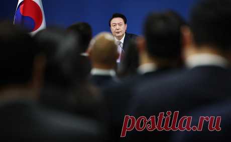 Парламент Южной Кореи объявил импичмент президенту Юн Сок Ёлю. Оппозиция сумела добиться отстранения президента от должности со второй попытки, заручившись поддержкой депутатов из правящей партии. В отношении Юна начато расследование по подозрению в госизмене и мятеже