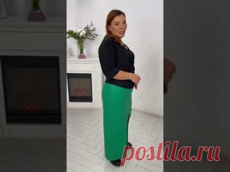 Новая юбка с разрезом из эко кожи в изумрудном цвете