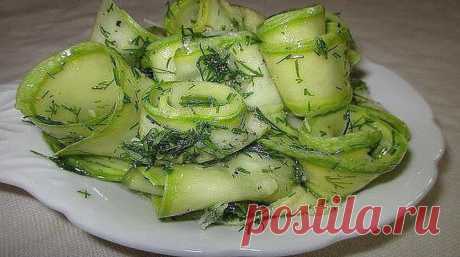 Быстрые маринованные кабачки с медом и чесноком
