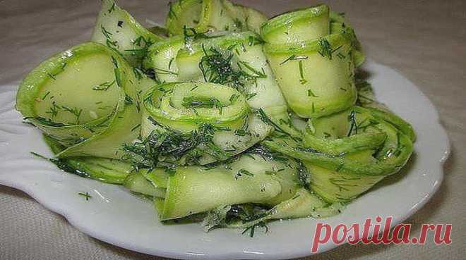 Быстрые маринованные кабачки с медом и чесноком
