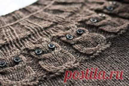 Узор «Сова» 
Узор «Сова» - выполнен спицами. Простой в исполнении, но интересный визуально, он станет прекрасным украшением кармана, шапки, детской кофты и т.д.
Для образца наберите 22 п.
1-й ряд: лиц. п.;
2-й ряд: лиц. п.;
3-й ряд: кром., 1 изн., 18 лиц. п., 1 изн., кром.;
4-й ряд вязать по рисунку;
5-й ряд: кром., 2 изн., 4 п. перекрестить вправо: 2 лиц. п. отложить на вспом. спицу за работой, след. 2 лиц. п. провязать лиц., затем провязать 2 п. со вспом. спицы 1 лиц. п., 1 изн. п.; 1 лиц.
