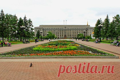 На улицах Иркутска появится робот-гид. В сквере имени Кирова в Иркутске поставят робота-гида, рассказывающего о достопримечательностях города. В администрации областного центра рассказали о единой пешеходной навигации по туристическому центру Иркутска, которая появится в этом году: в городе появятся информационные стенды.