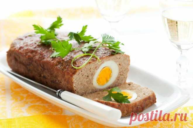 Мясной рулет с яйцом