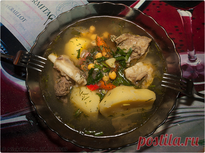Шурпа из говяжьих рёбрышек в сотейнике — Фактор Вкуса