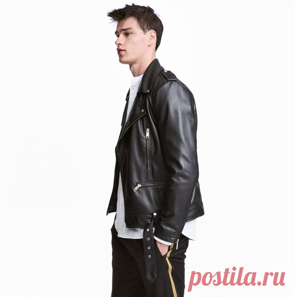 Впервые кожаные куртки с косым воротом появилась в 1928 году, став символом свободы духа и бунтарства. Популярность этого элемента гардероба особенно возросла после того, как Марлон Брандо сыграл в ней свою культовую роль в фильме 1953-го года «Дикарь». С тех пор "косуха" стала одним из главных фаворитов среди поклонников модной гранжевой эстетики по всему миру. #HMFavourites #HMMan
