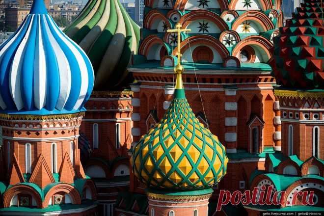 10. Собор построен Бармой и Постником при царе Иване Грозном в 1555–61 гг. в память о покорении Казани. Фото: © Слава Степанов | Москва туристическая • НОВОСТИ В ФОТОГРАФИЯХ
