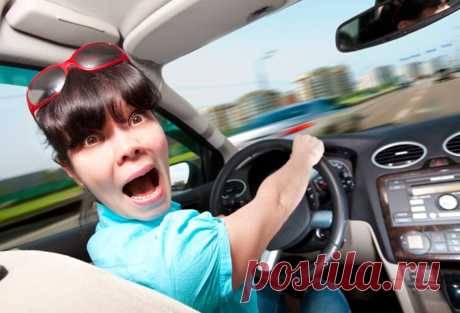 Этому вас не научат в автошколе 

1. Трасса, поворот налево. Вы стоите и пропускаете встречные авто. НЕ выкручивайте заранее руль влево. Удар сзади и вы - труп под фурой. Держать руль только прямо. 

2. Вы схватили обочину или снежный брустер слева (например, возле разделительной на проспекте) или справа (обочина). Убейте в себе инстинкт дернуть руль в обратную сторону...