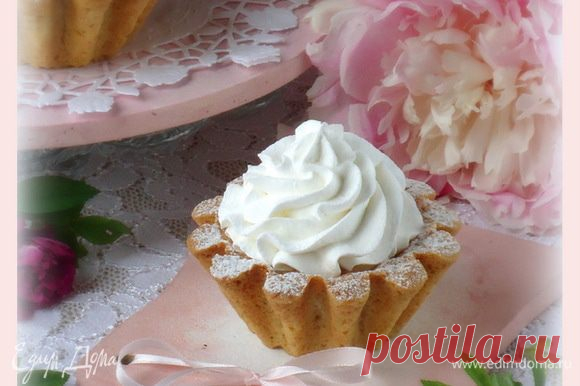 Корзинки с белковым кремом. Ингредиенты: яблочное повидло, яйца куриные, мука