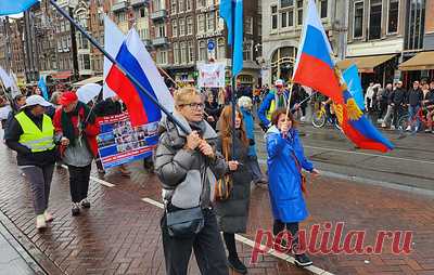 В Амстердаме прошла очередная демонстрация против поставок оружия Украине. В мероприятии приняли участие несколько десятков человек