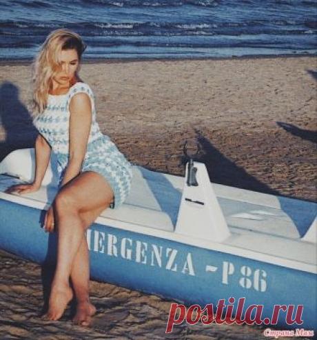 . Платье Mermaid в Римини Морская тематика не отпускает ни на шаг. За основу взят известный узор и частичный color block создал имитацию волн.